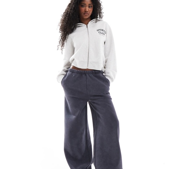 Women's Classic Gray Zip-Up Hoodie - Picture 2 of 4